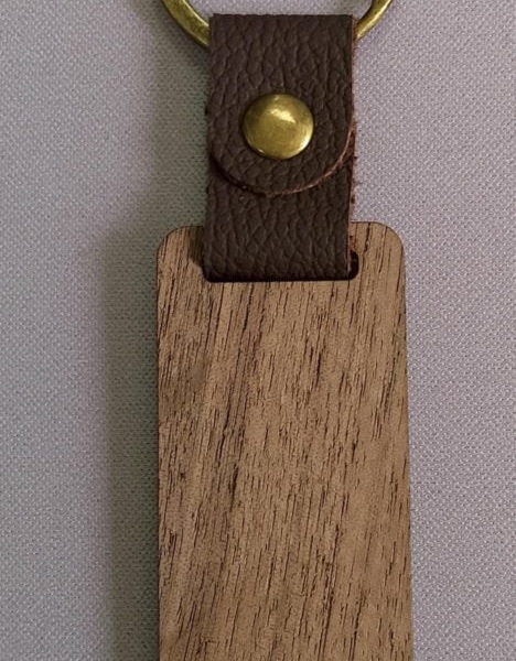 Porte-clés à graver en bois et lanière en cuir
